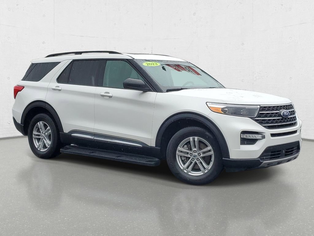 Used 2023 Ford Explorer XLT w/ Equipment Group 202A image 2