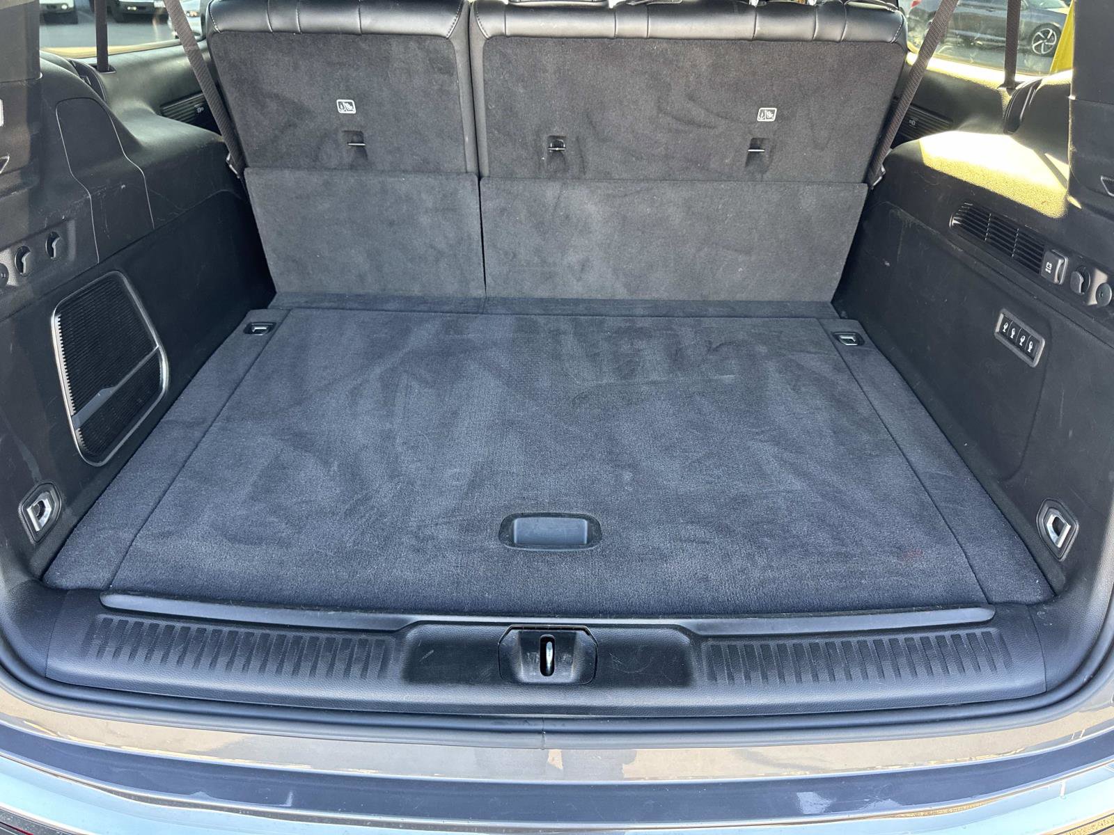 Used 2023 Jeep Wagoneer L Series III w/ Preferred Equipment Group image 25