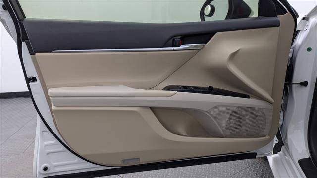 Used 2018 Toyota Camry LE image 13