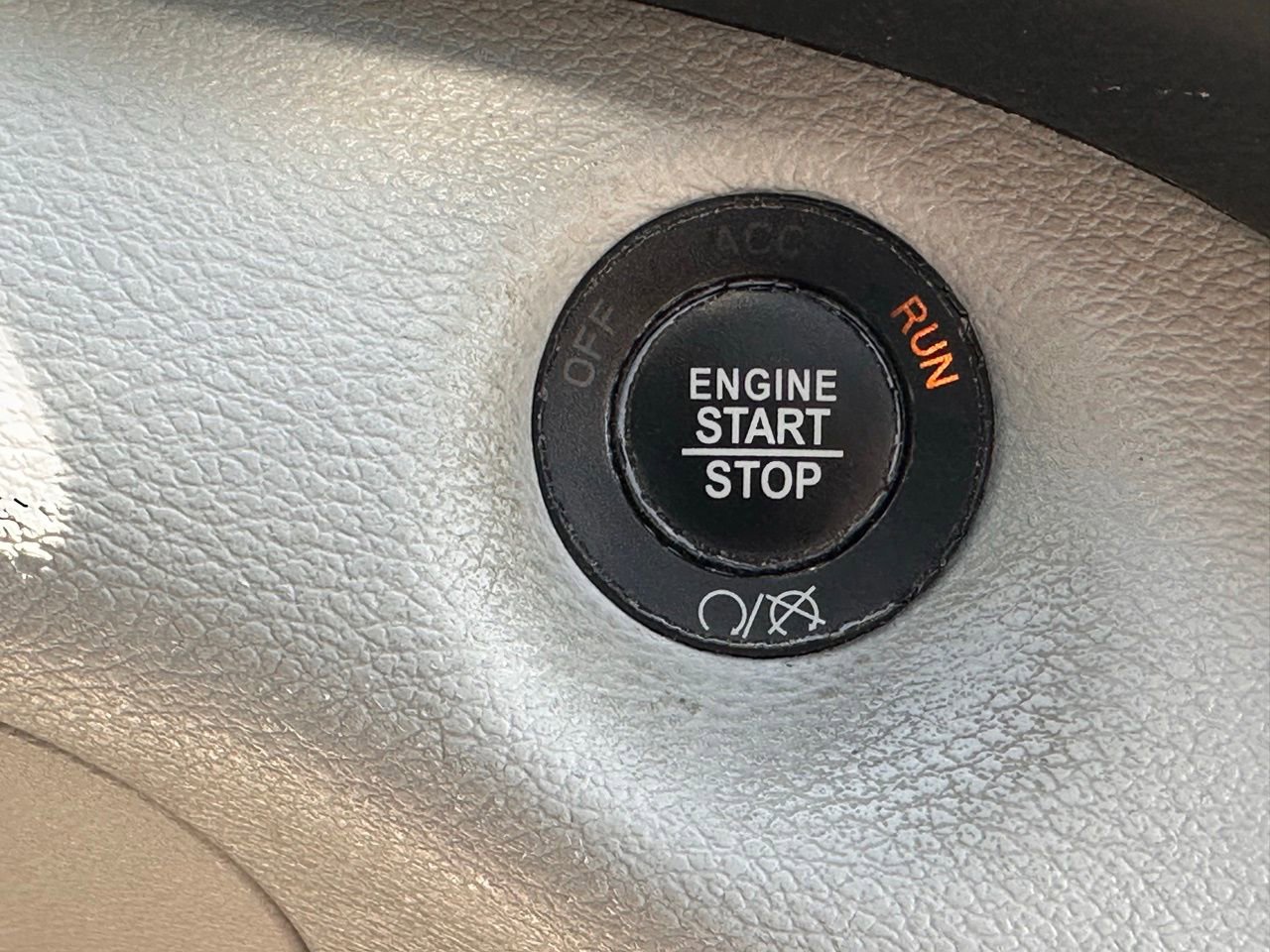 Used 2020 Jeep Cherokee Limited w/ Technology Group image 30