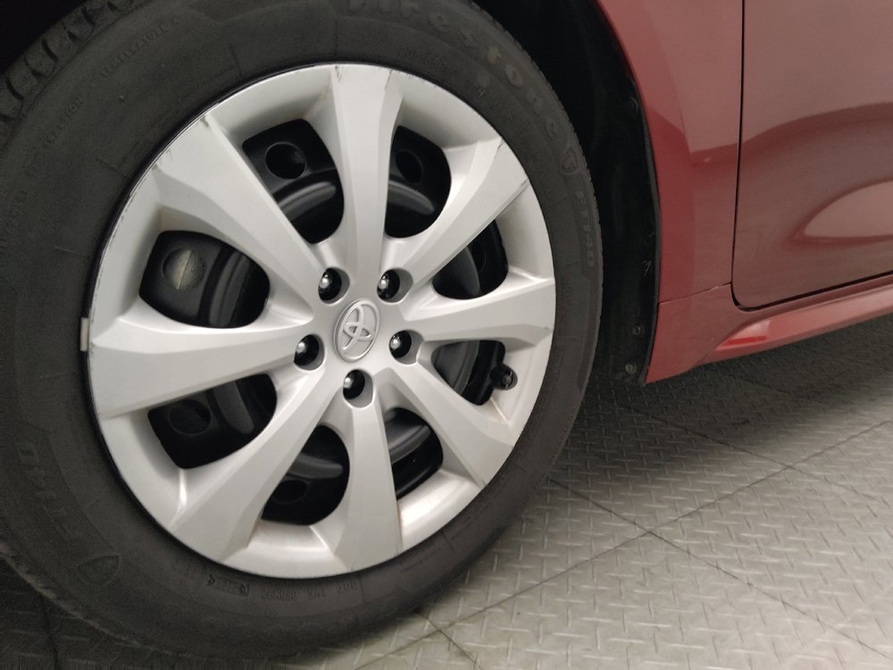 Used 2025 Toyota Corolla LE FWD image 31