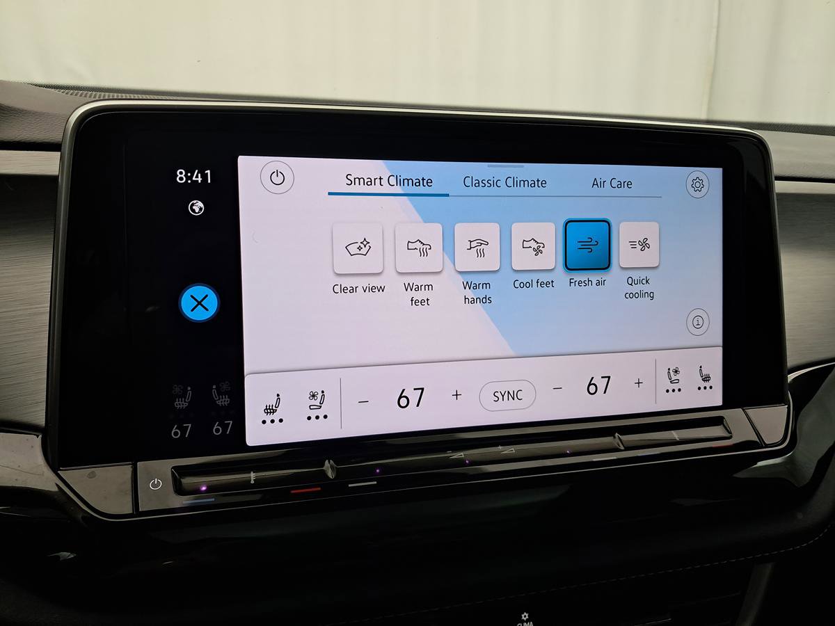 Used 2025 Volkswagen Atlas Cross Sport SE image 27