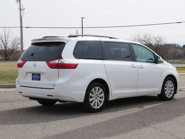 Used 2017 Toyota Sienna XLE image 7