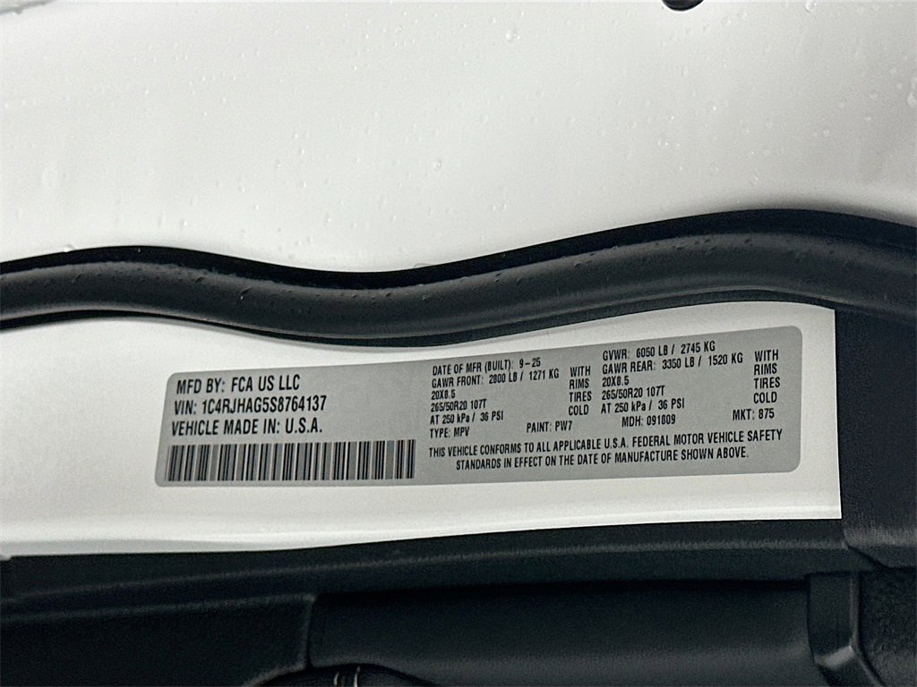 New 2025 Jeep Grand Cherokee Altitude image 19