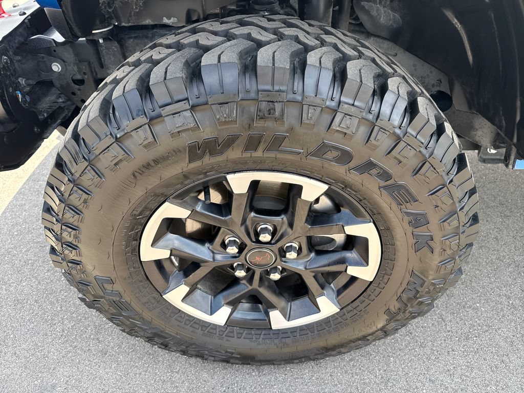 Used 2024 Jeep Gladiator Rubicon w/ Technology Group AWD/4WD image 35