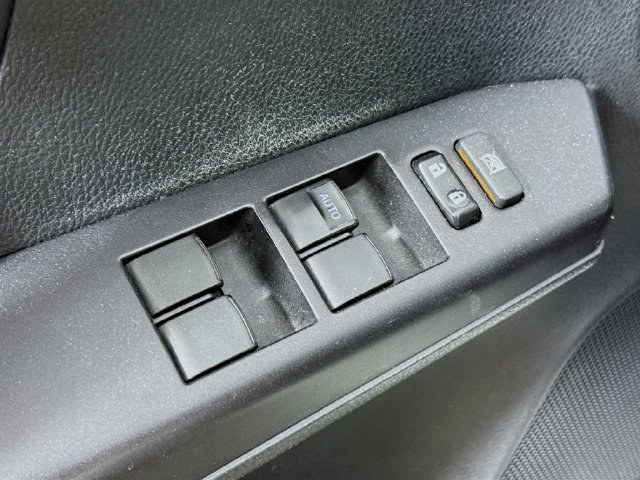 Used 2018 Toyota RAV4 XLE AWD/4WD image 16