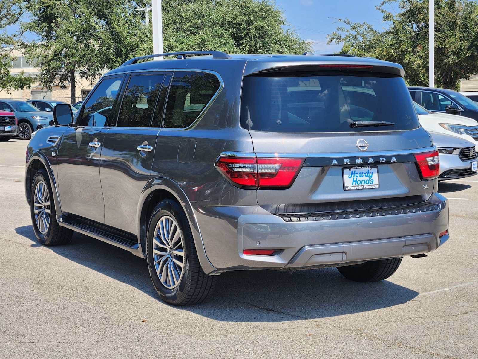Used 2021 Nissan Armada SL w/ Captain's Chairs Package RWD image 5