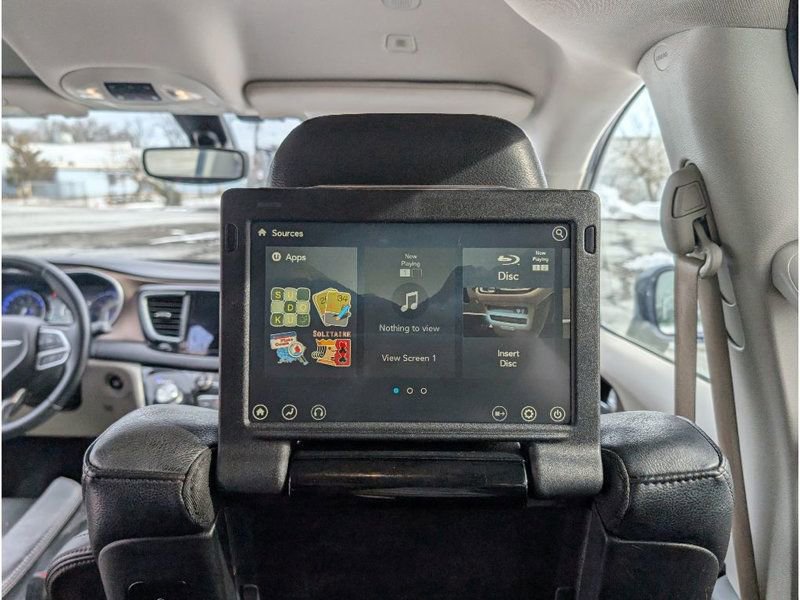 Used 2018 Chrysler Pacifica Touring-L Plus image 19