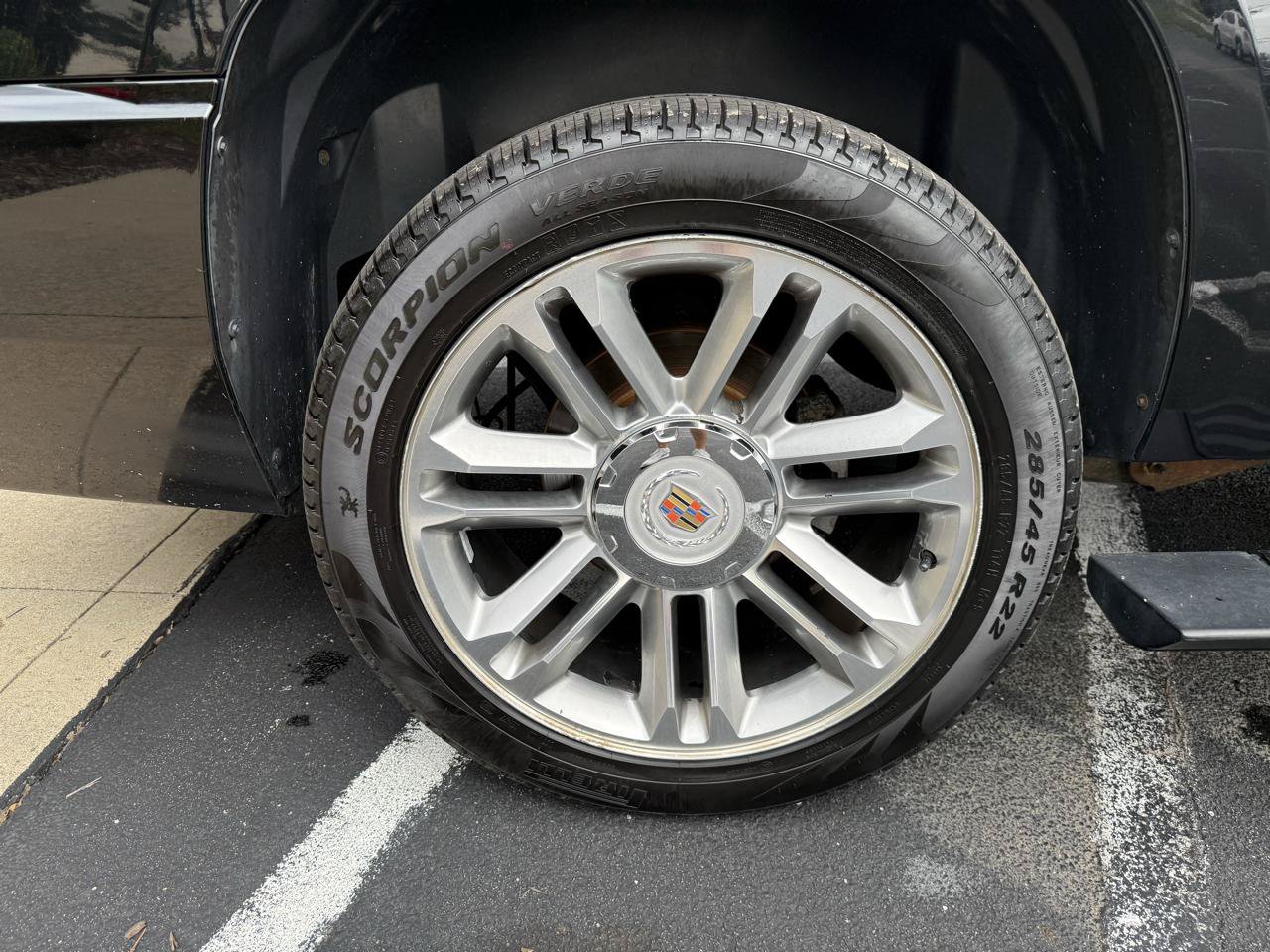 Used 2013 Cadillac Escalade ESV Premium AWD/4WD image 35