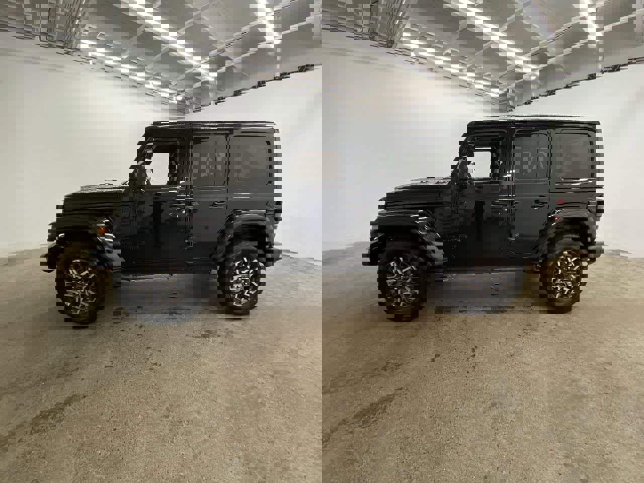 Used 2025 Jeep Wrangler Sahara image 3