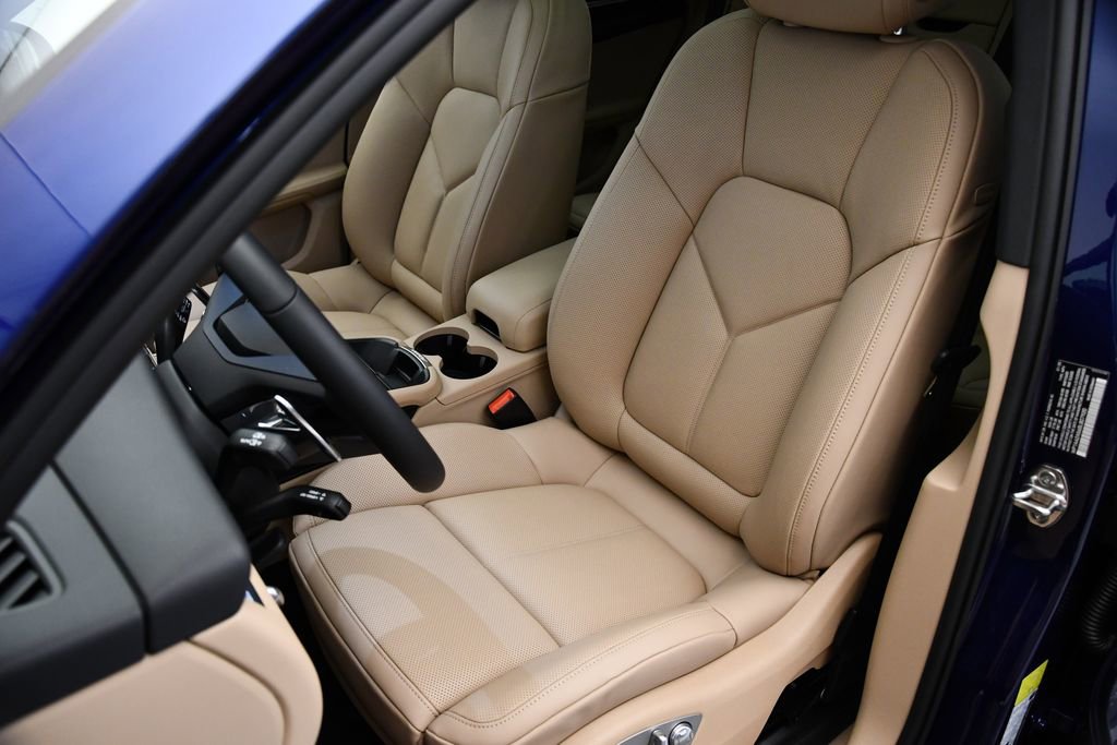 Used 2025 Porsche Macan image 37