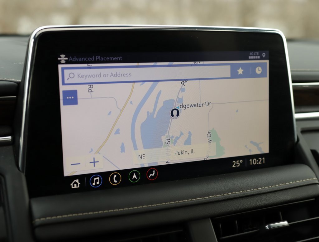 Used 2021 Chevrolet Tahoe Premier w/ Premium Package image 17