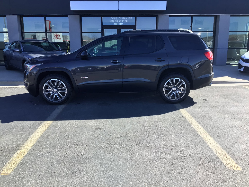 Used 2017 GMC Acadia SLT image 3