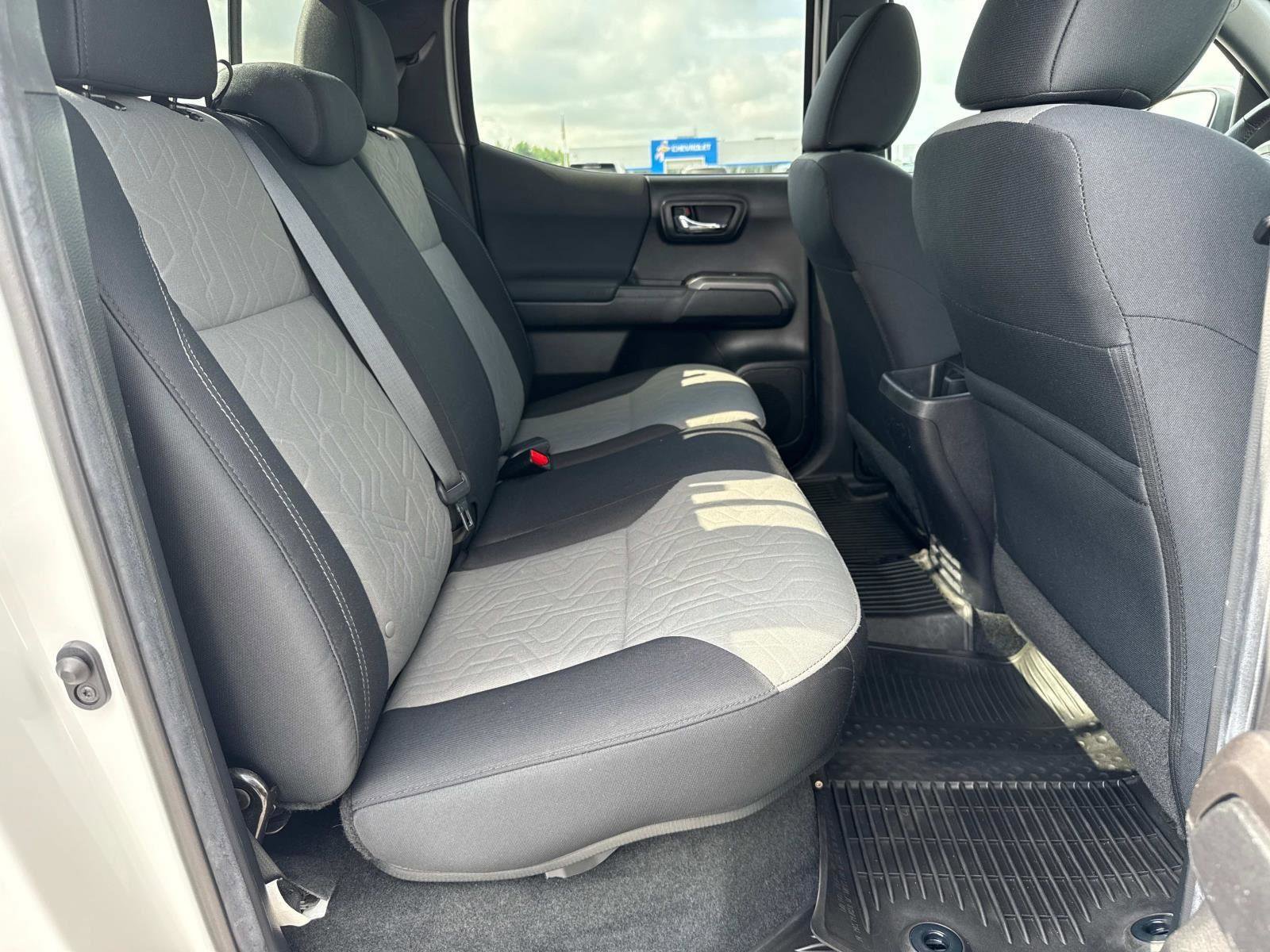 Used 2022 Toyota Tacoma TRD Off-Road image 19