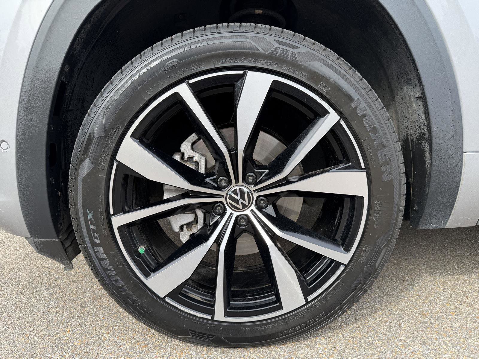 Used 2024 Volkswagen Atlas SEL Premium R-Line image 25