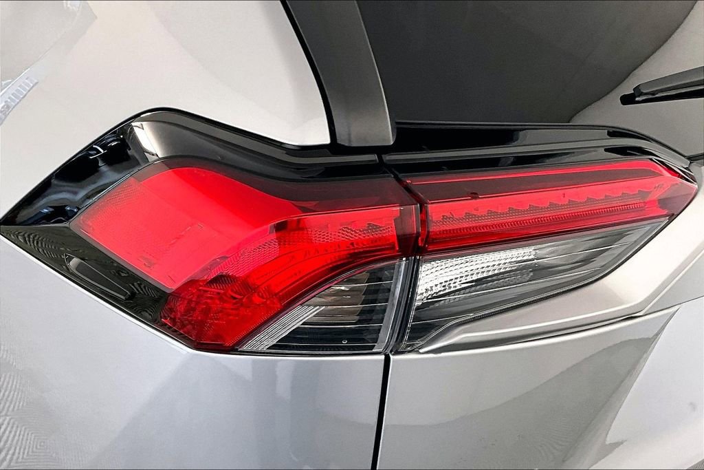 Used 2021 Toyota RAV4 XLE image 29