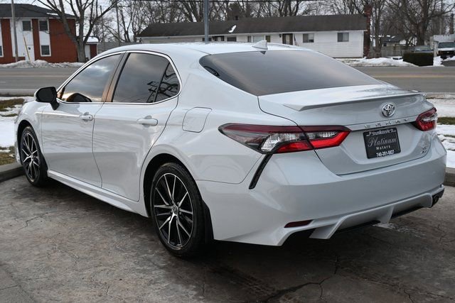 Used 2022 Toyota Camry SE w/ Cold Weather Package image 7