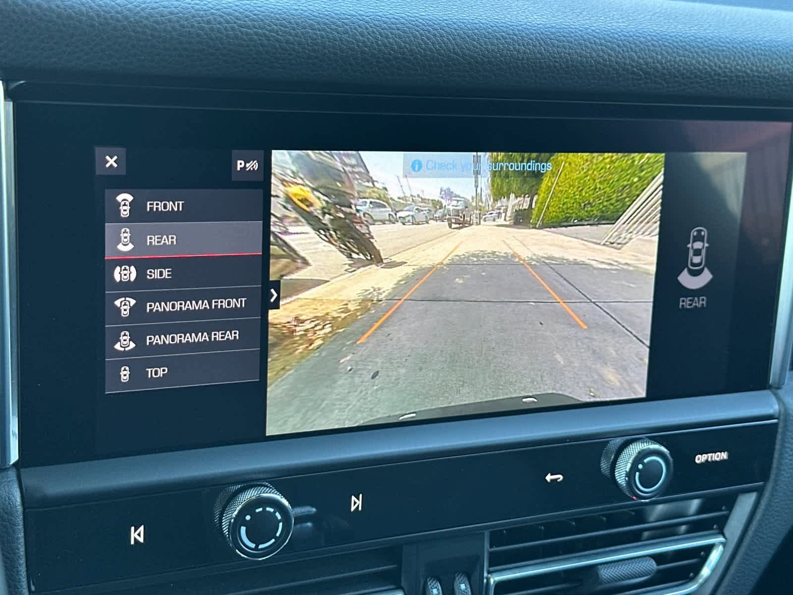 Certified 2025 Porsche Macan AWD/4WD image 22