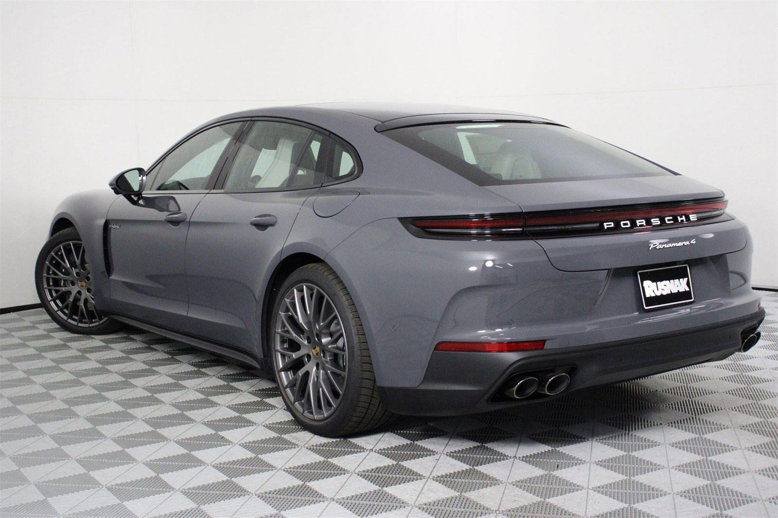New 2026 Porsche Panamera 4 image 3