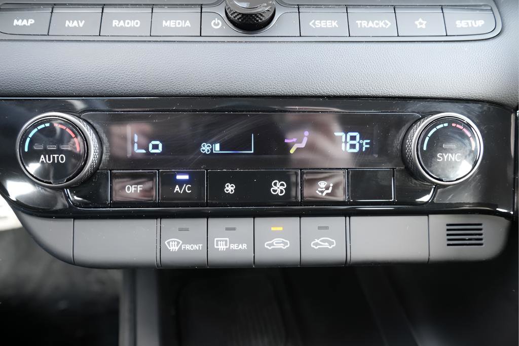 Used 2025 Hyundai Elantra SEL FWD image 34