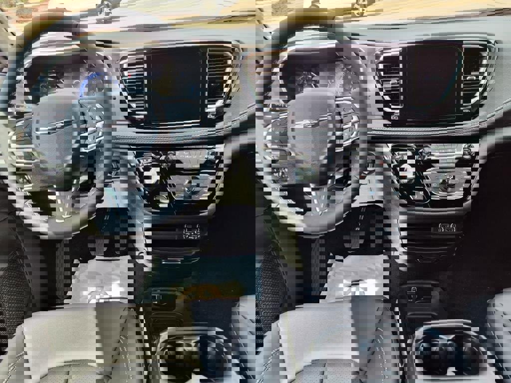 New 2025 Chrysler Pacifica Select image 8