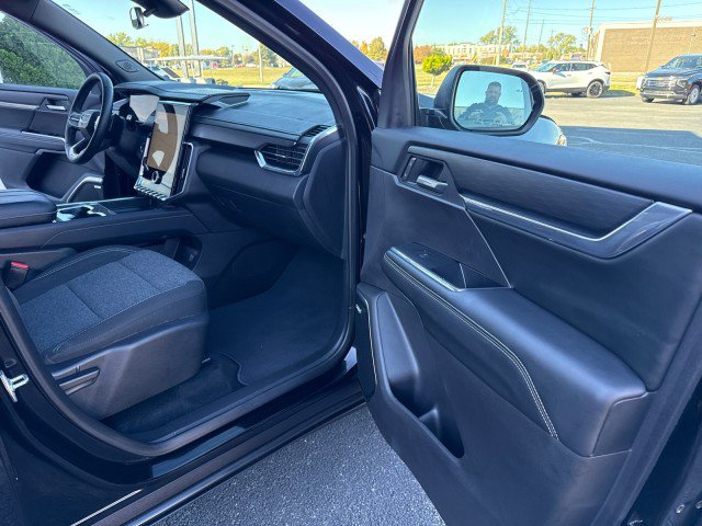 Used 2025 GMC Acadia Elevation FWD image 32