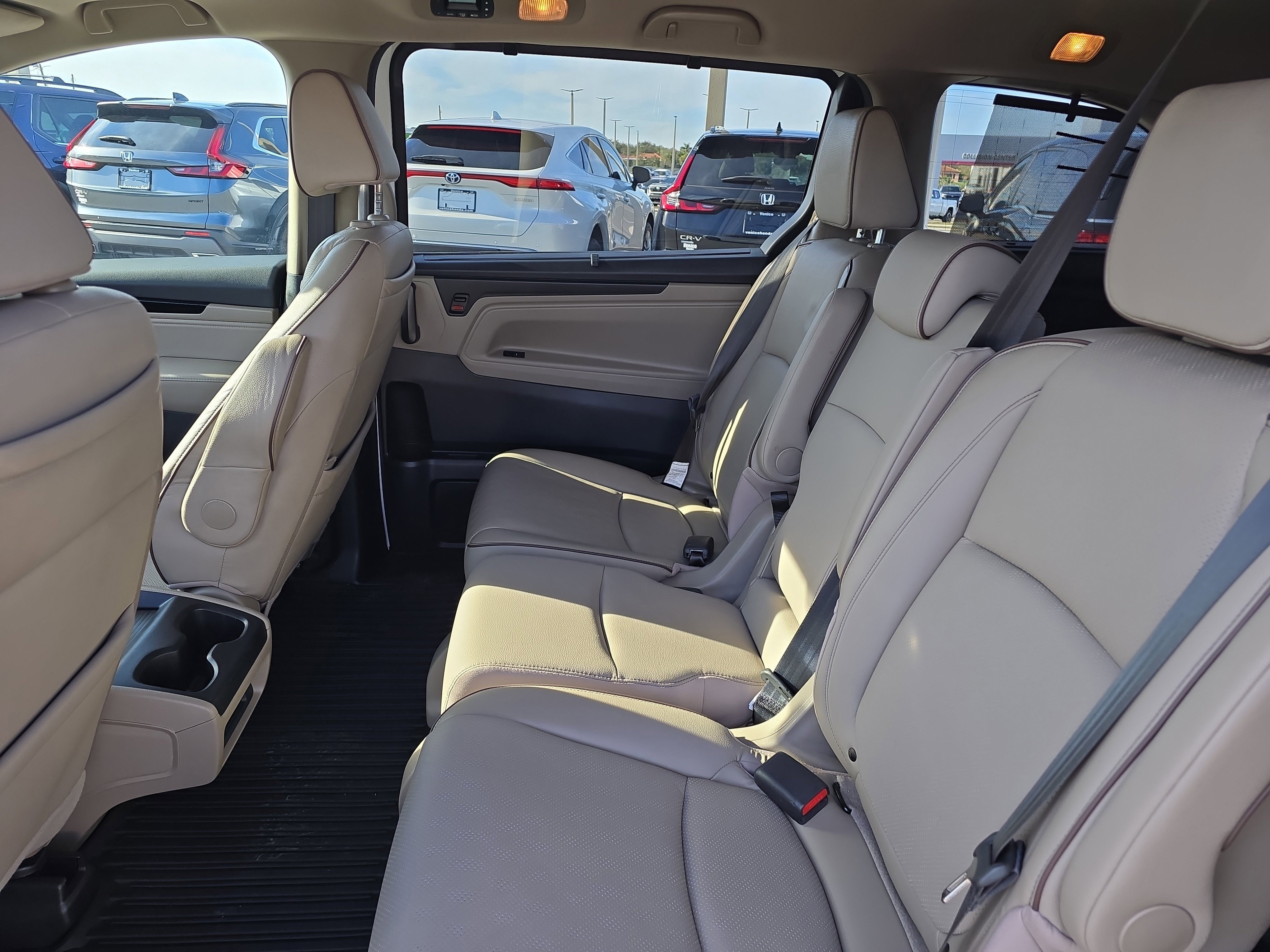 Used 2023 Honda Odyssey Elite image 11