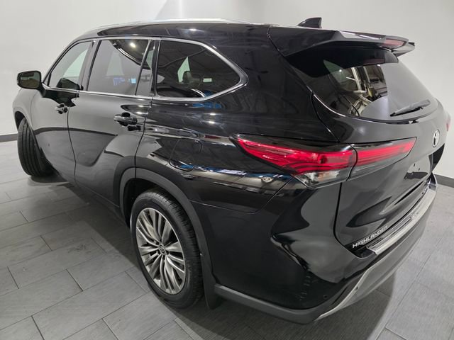 Used 2021 Toyota Highlander Platinum AWD/4WD image 3