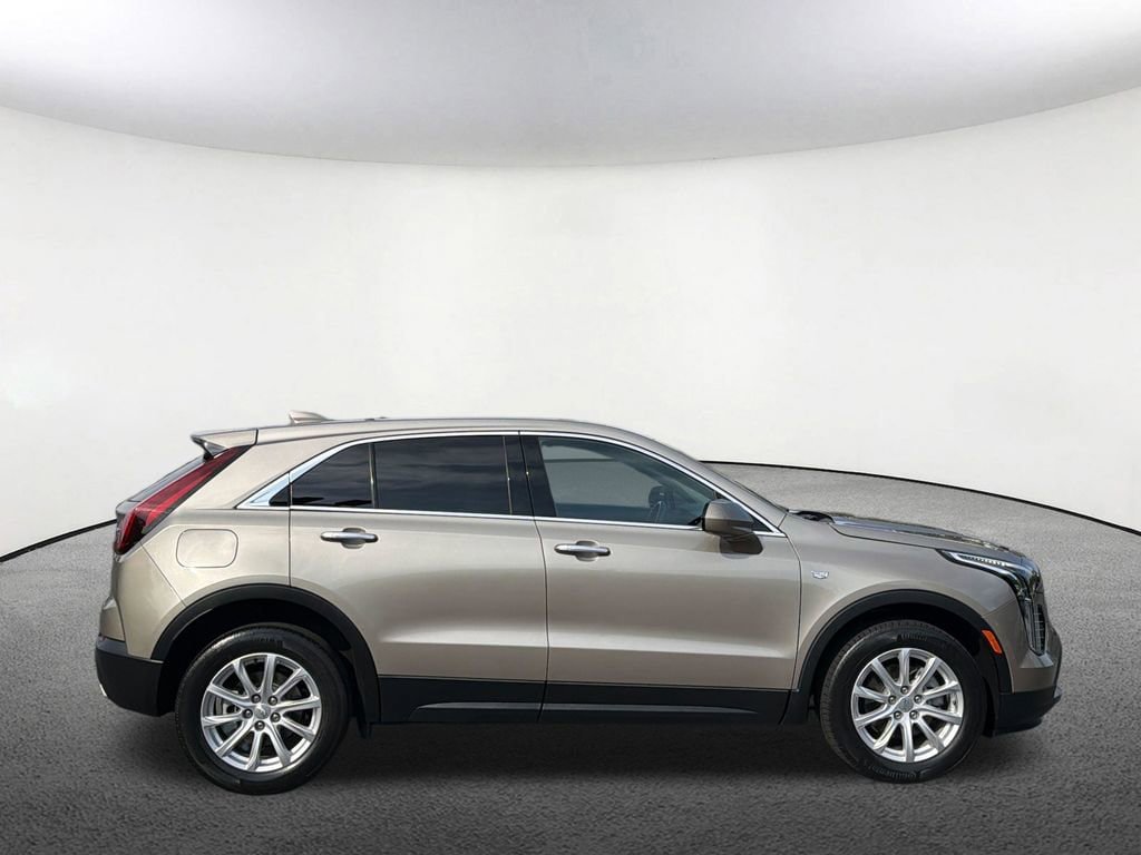 Certified 2022 Cadillac XT4 Luxury w/ Driver Awareness Package FWD image 20