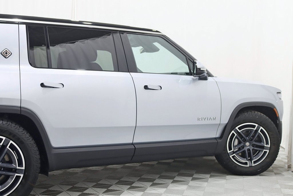 Used 2025 Rivian R1S Adventure image 10