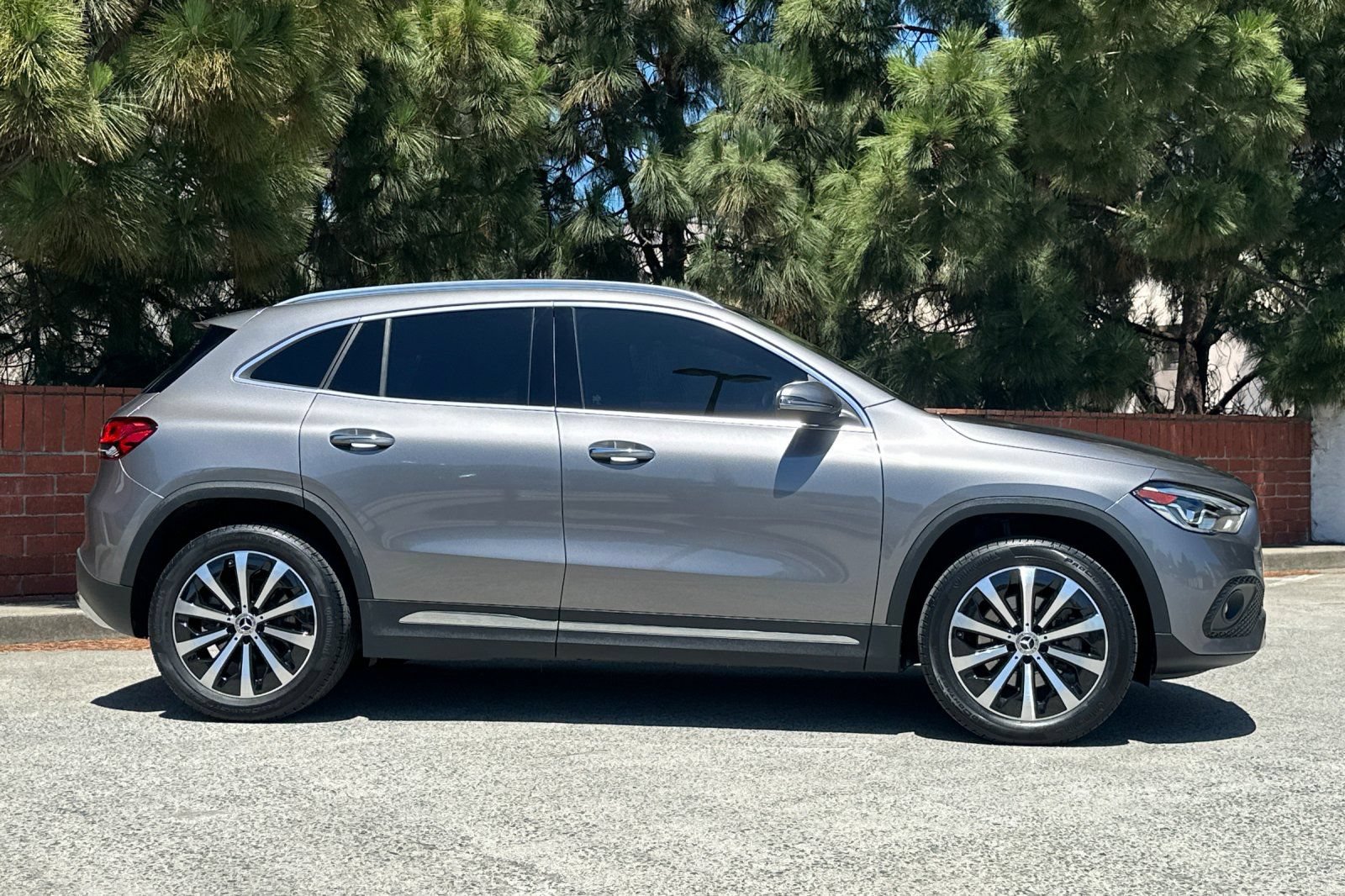 Certified 2023 Mercedes-Benz GLA 250 w/ Premium Package image 3