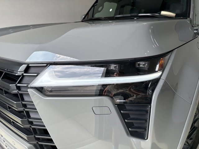 Used 2025 Lexus GX 550 w/ Cold Area Package image 13