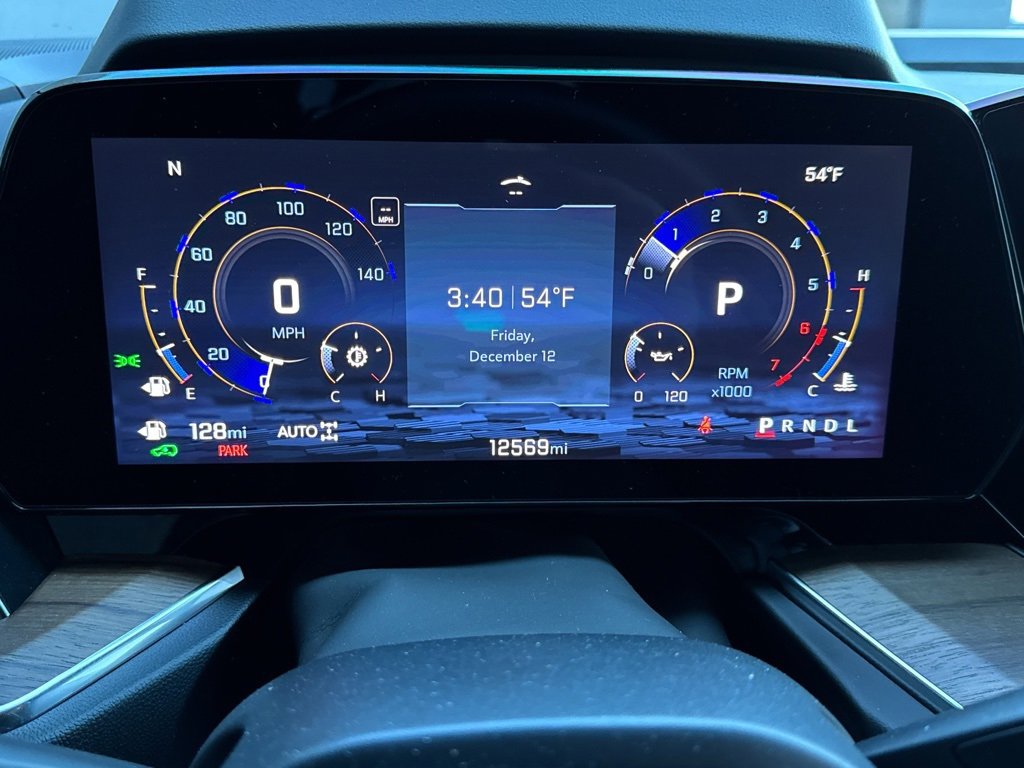 Used 2025 Chevrolet Suburban High Country image 4