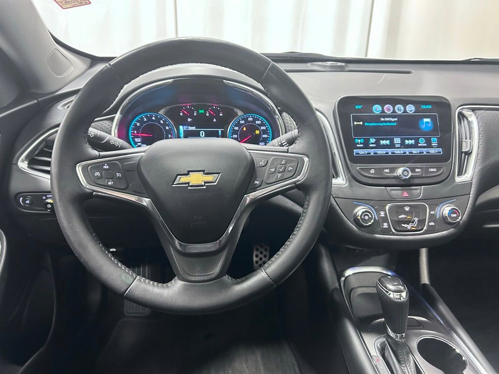 Used 2016 Chevrolet Malibu LT image 3