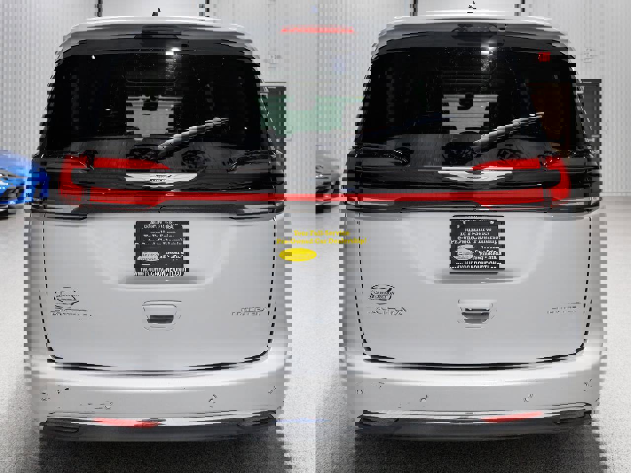 Used 2023 Chrysler Pacifica Limited image 5