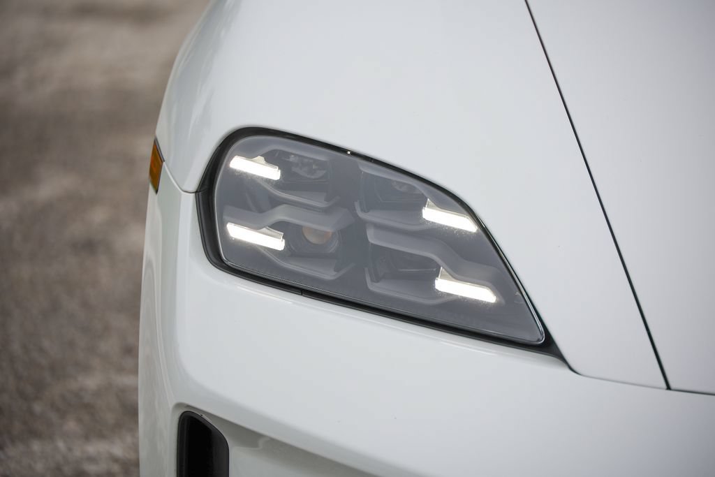 Certified 2026 Porsche Taycan AWD/4WD image 28