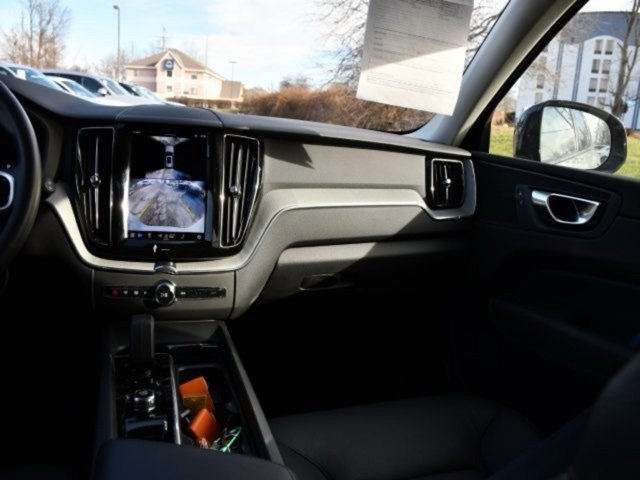 Certified 2025 Volvo XC60 B5 Plus image 17