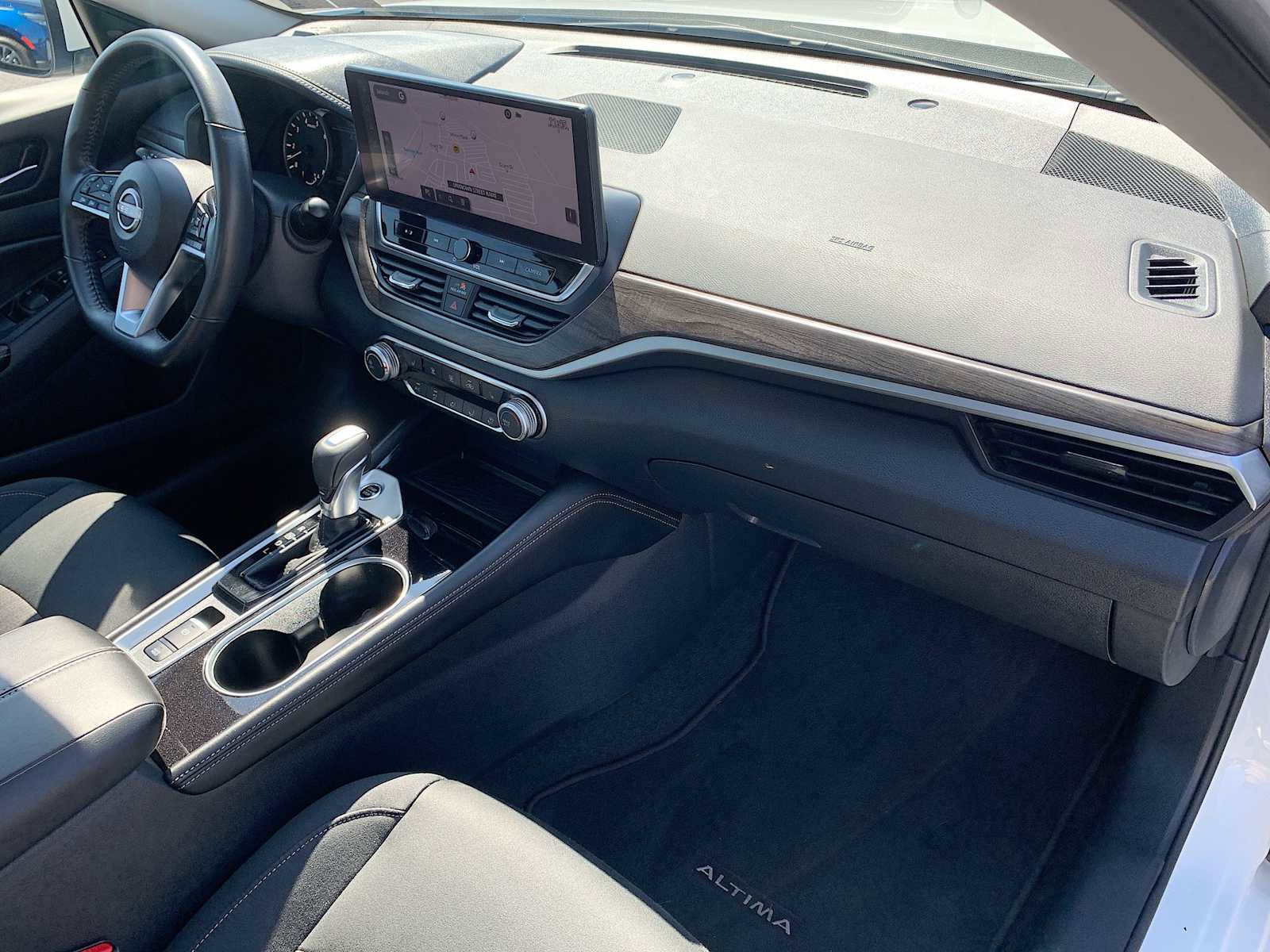 Used 2024 Nissan Altima 2.5 SV w/ SV Premium Package image 28