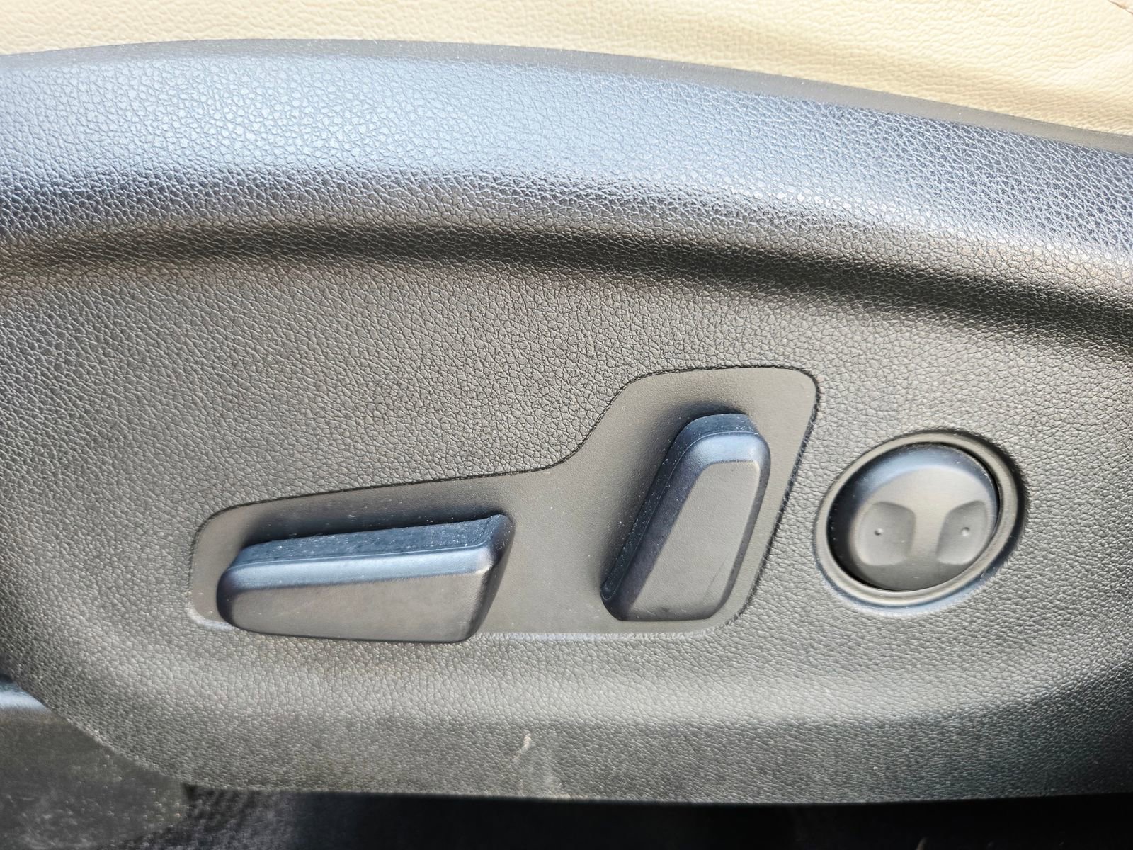 Used 2017 Kia Sorento EX image 22