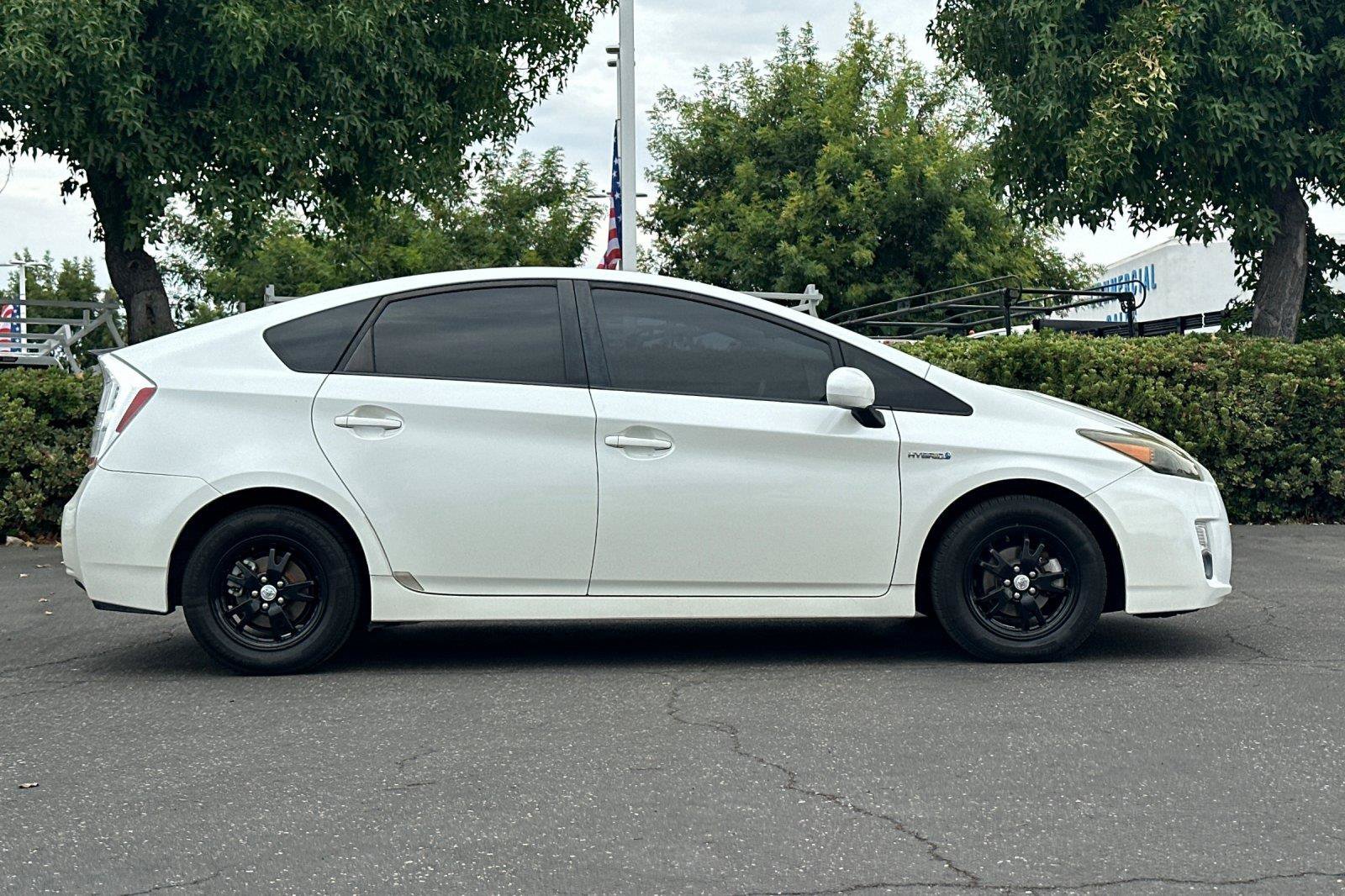 Used 2010 Toyota Prius Two FWD image 2