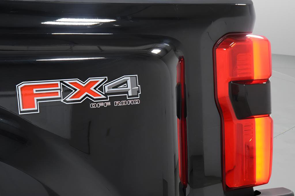 Used 2025 Ford F450 Platinum w/ FX4 Off-Road Package AWD/4WD image 34