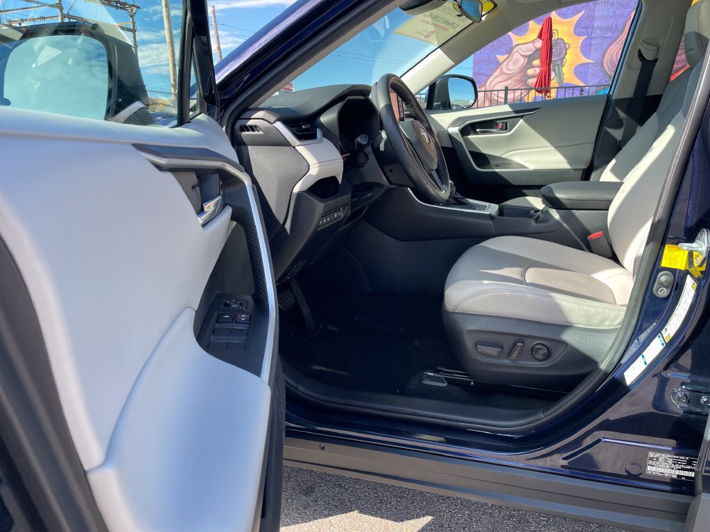 Used 2019 Toyota RAV4 XLE Premium AWD/4WD image 14