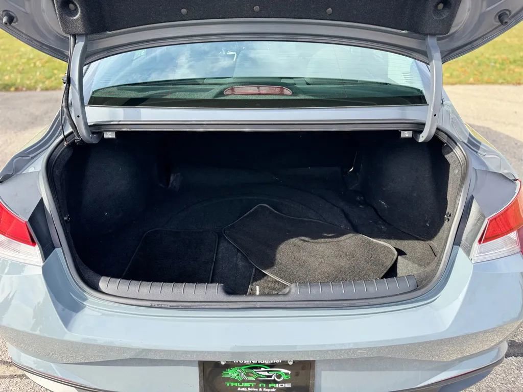 Used 2021 Hyundai Elantra SE image 23