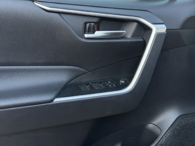 Used 2025 Toyota RAV4 XLE FWD image 25