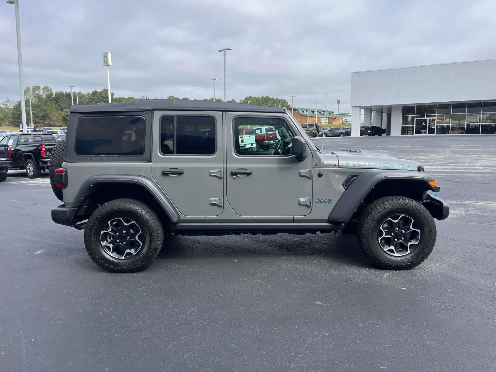 Used 2023 Jeep Wrangler Unlimited Rubicon 4xe w/ Cold Weather Group AWD/4WD image 2