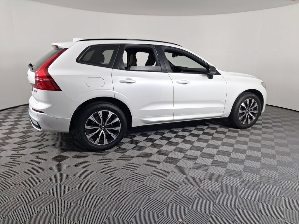 Certified 2023 Volvo XC60 B5 Plus w/ Climate Package AWD/4WD image 9