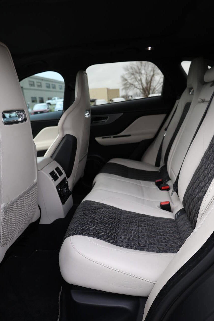 Used 2020 Jaguar F-PACE SVR image 17