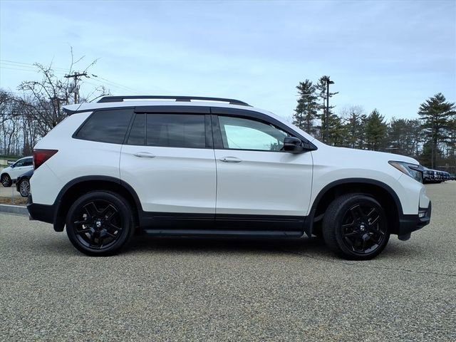 Used 2025 Honda Passport Black Edition image 2