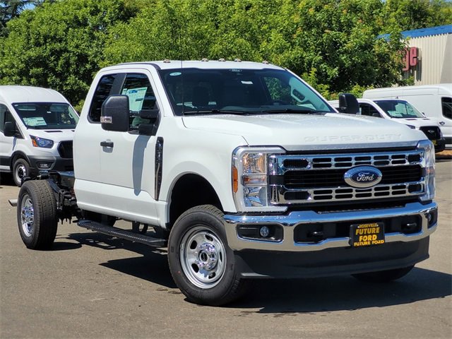 New 2025 Ford F350 XL w/ XL Chrome Package