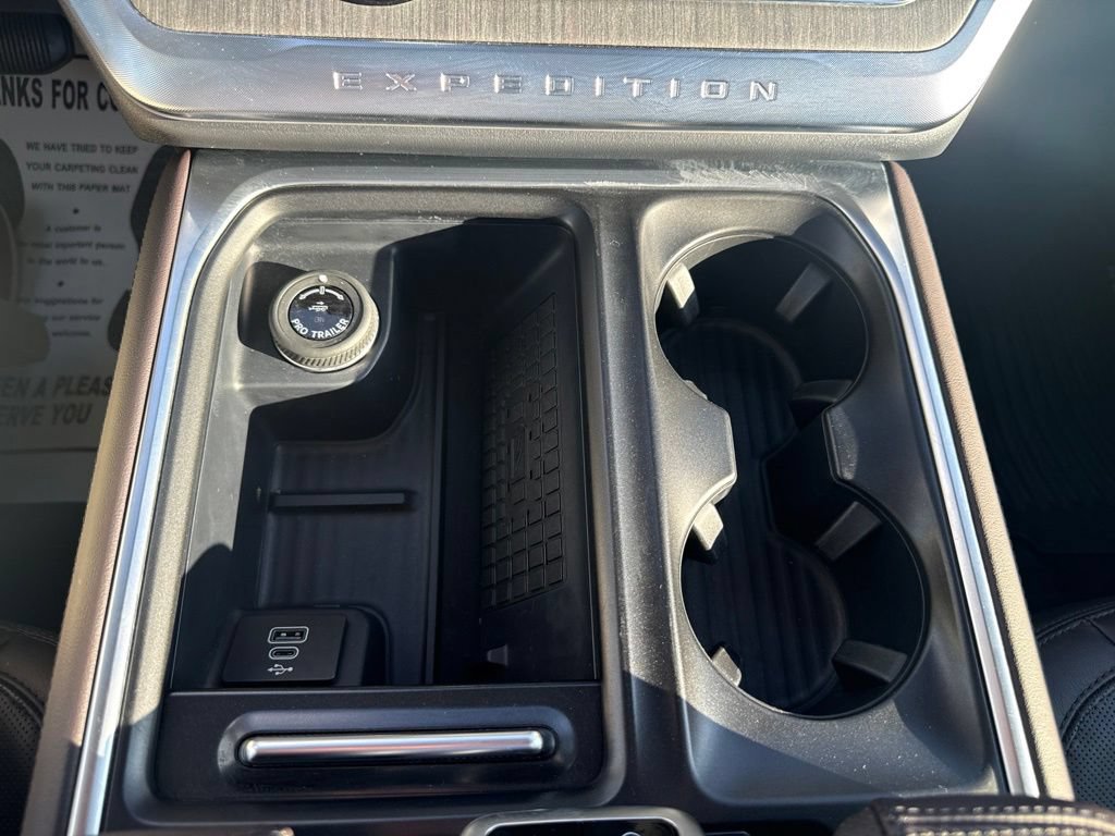 Used 2025 Ford Expedition Platinum w/ Platinum Ultimate Package AWD/4WD image 36